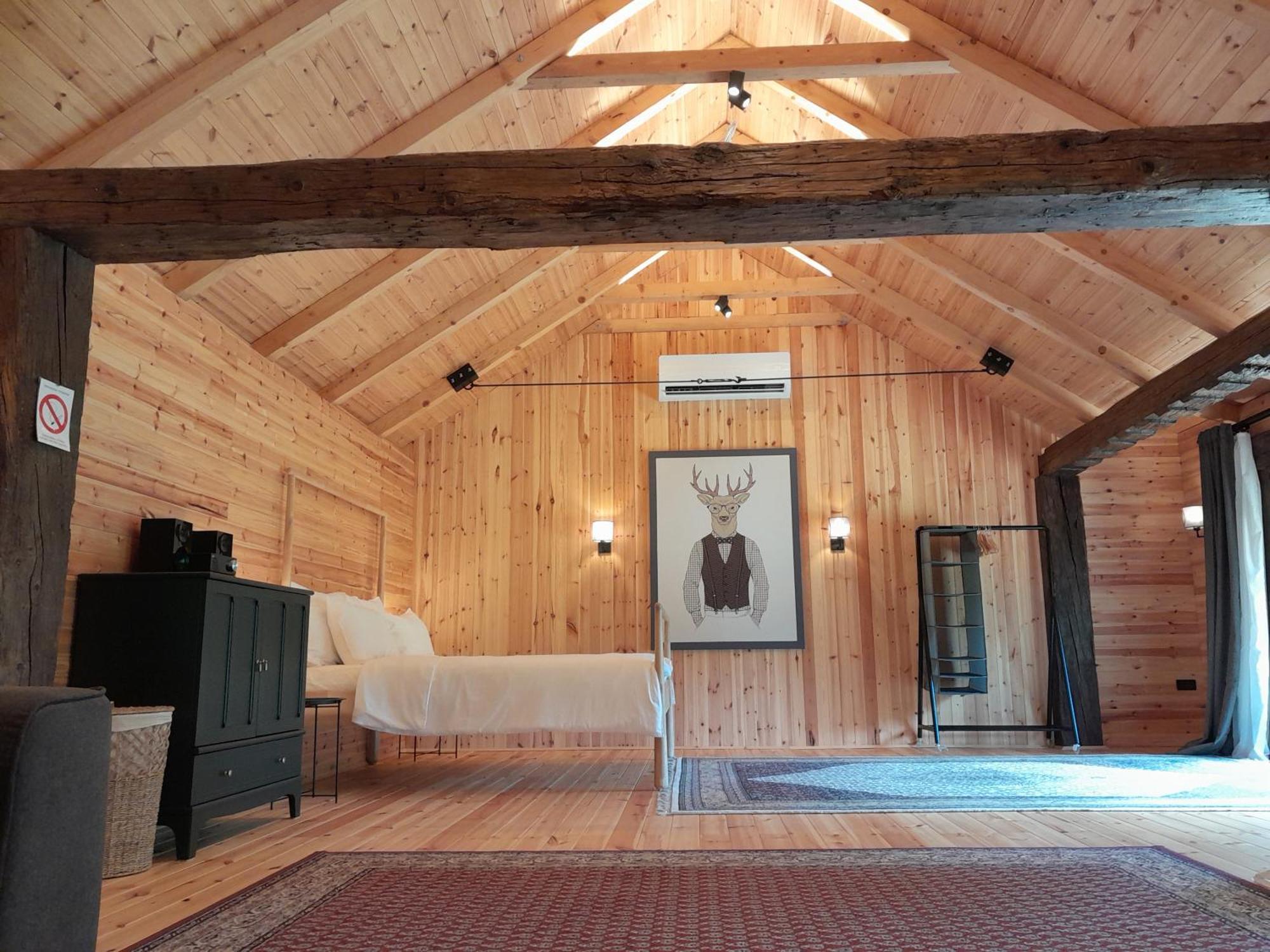 Nica Wood Villa Sremska Kamenica Eksteriør billede